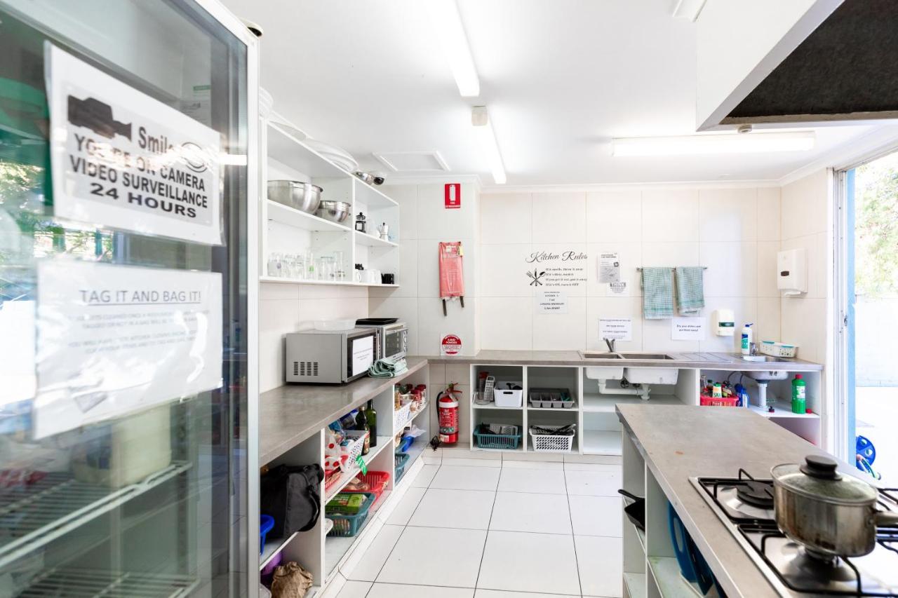 Aquarius Gold Coast Hostel Exterior photo
