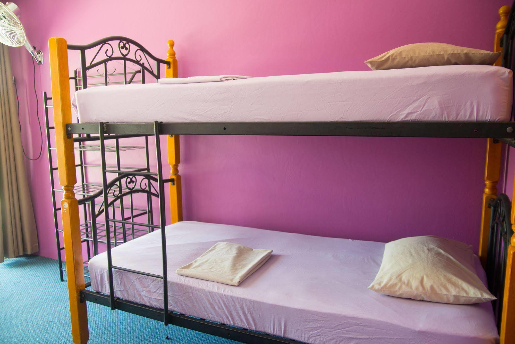 Aquarius Gold Coast Hostel Exterior photo